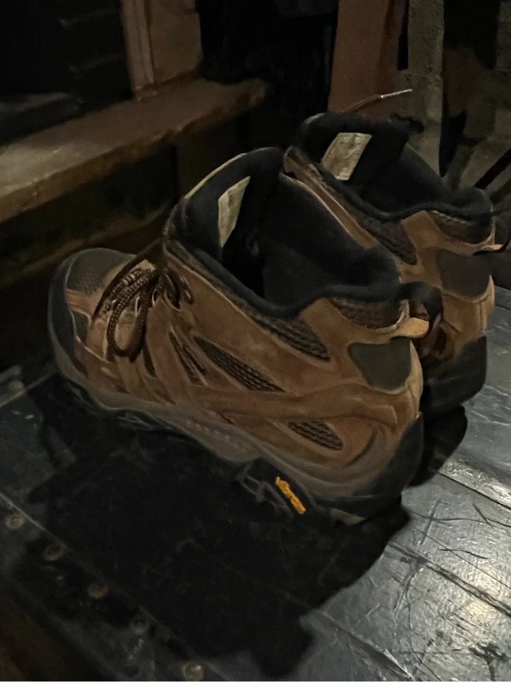 Merrell Moab 2 Mid Waterproof Hiking Boots Mens 8 Earth Brown Suede Outdoor
